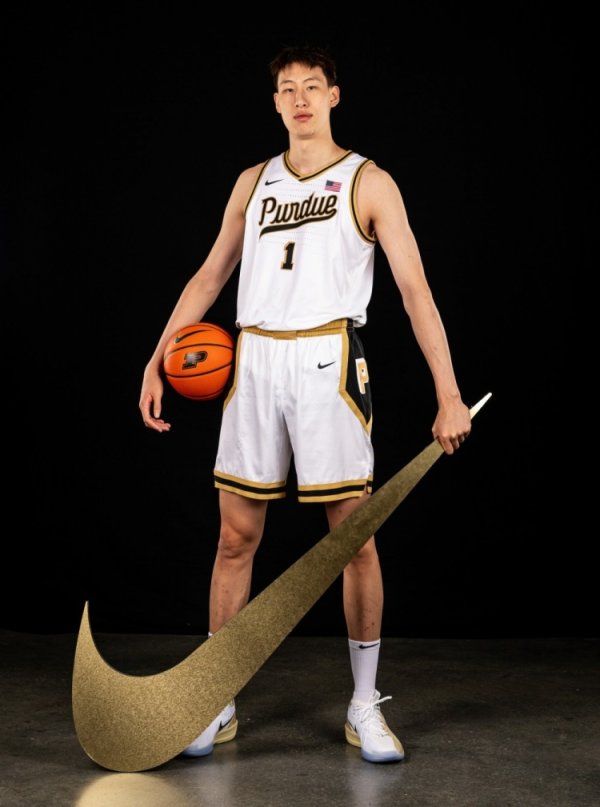 股市策略配资 郇斯楠：关注普渡大学同位置球员的表现 把他们当作参照&竞争对象